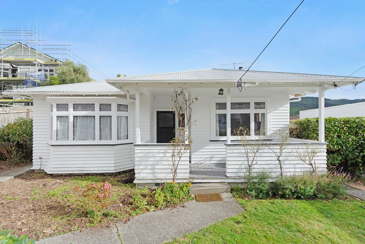 62 Creswick Terrace, Northland, Wellington - Carousel 1