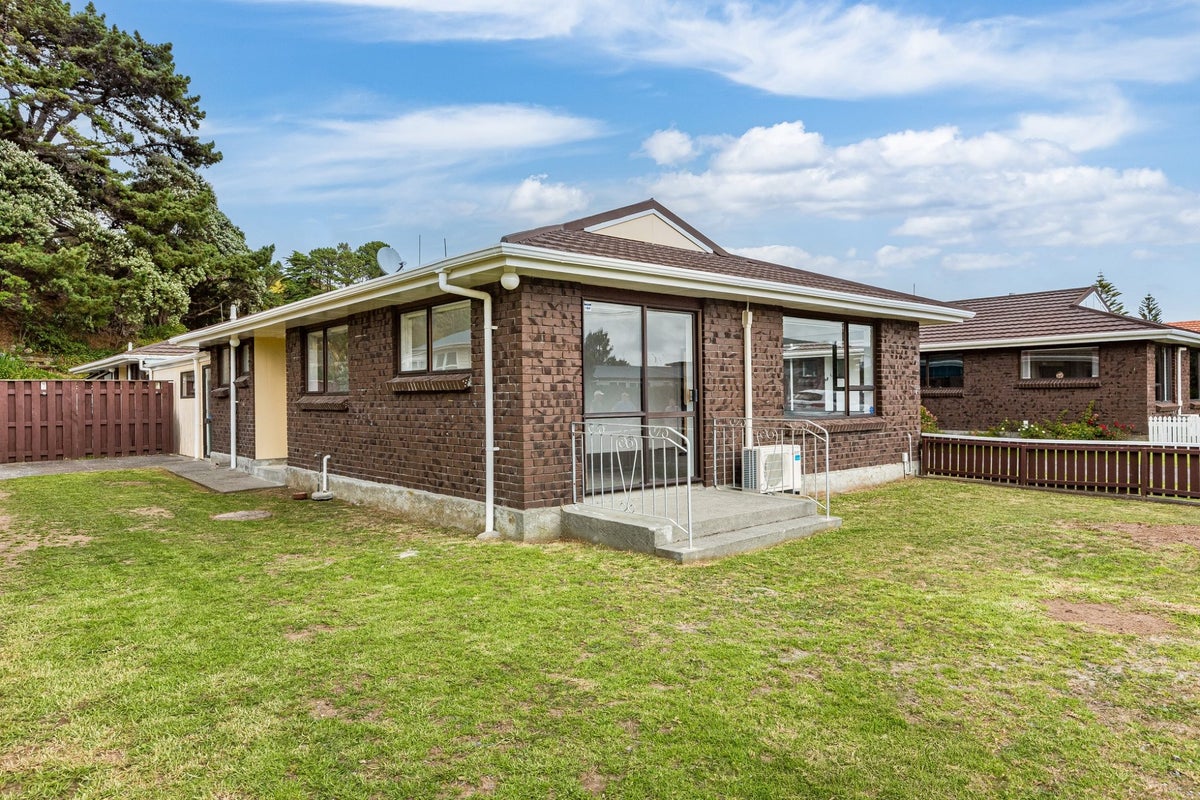 1/10 James Street, Plimmerton, Porirua - Carousel 2