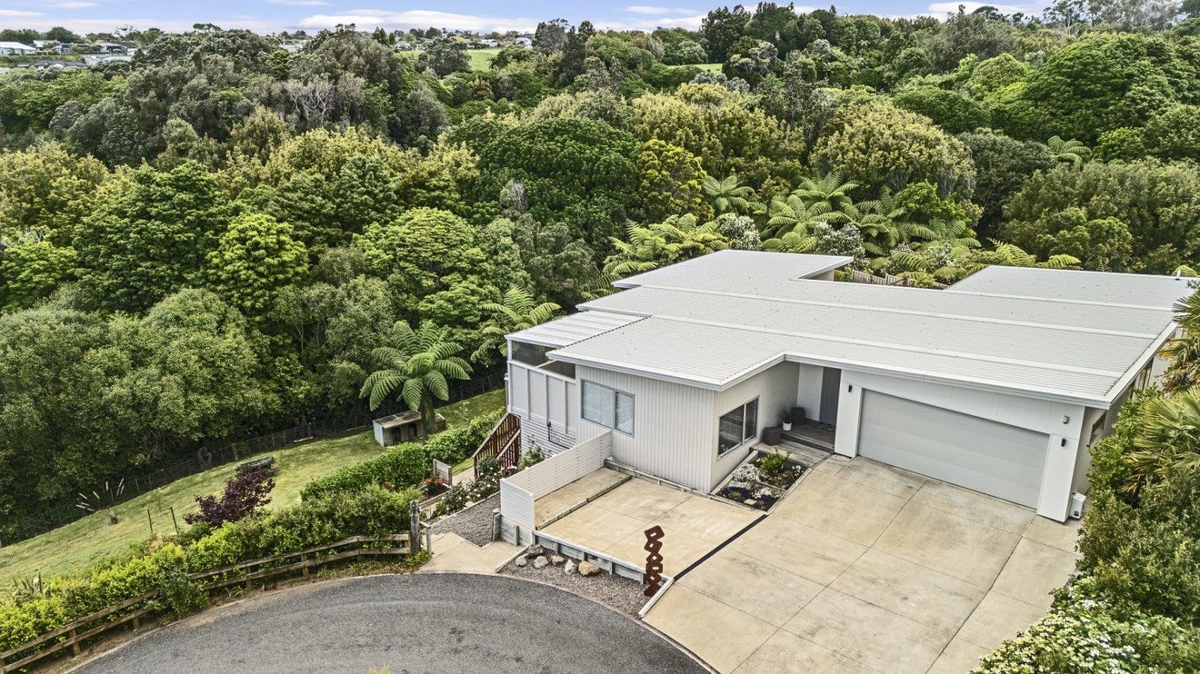 2 Fern Lane, Whalers Gate, New Plymouth - Carousel 2