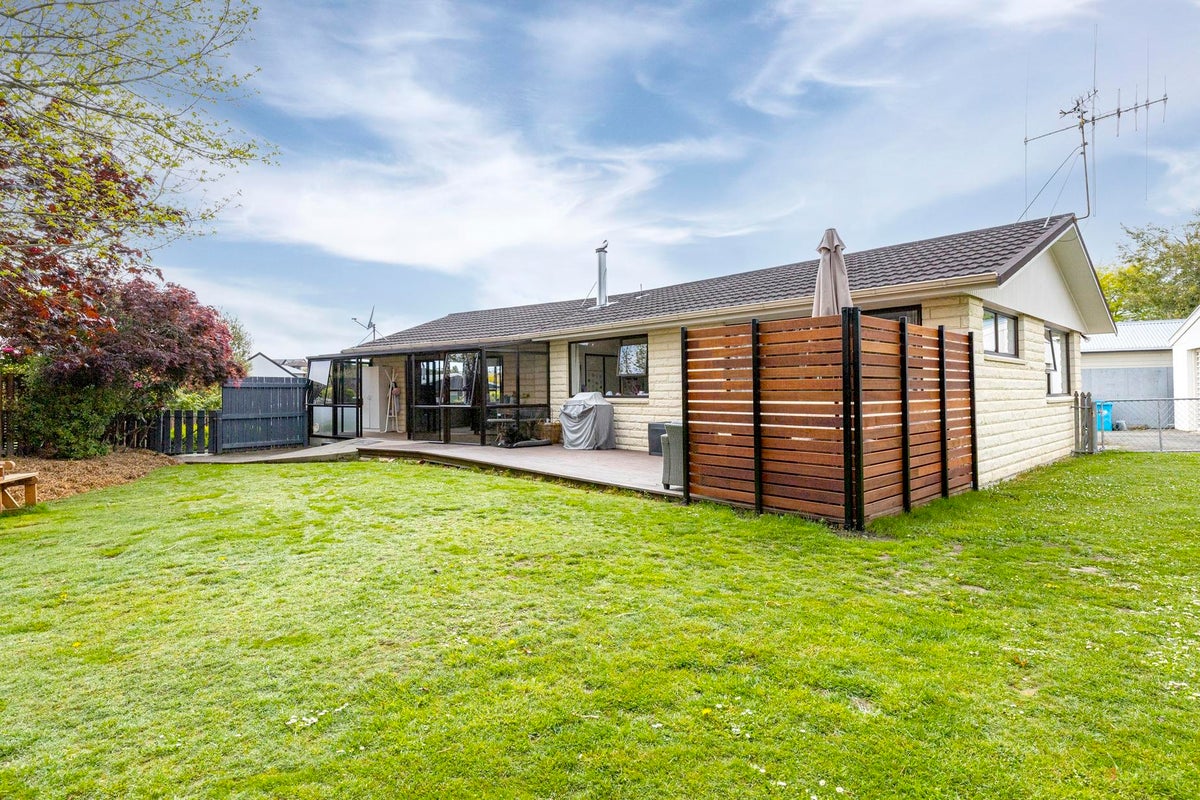 12 Sawdon Place, Gleniti, Timaru - Carousel 1