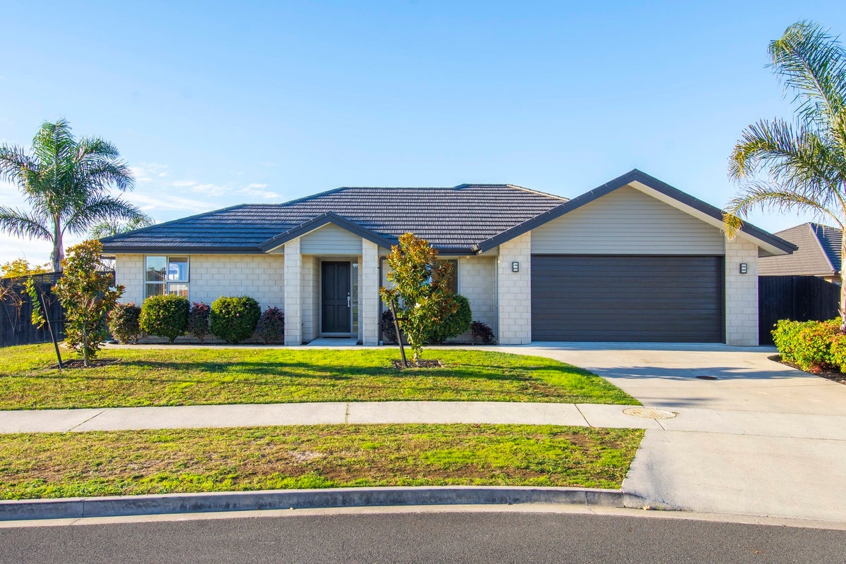5 Tremough Boulevard, Papamoa Beach, Papamoa - Carousel 2