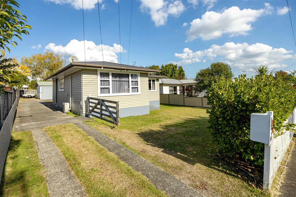 82 Urlich Avenue, Melville, Hamilton - Carousel 2
