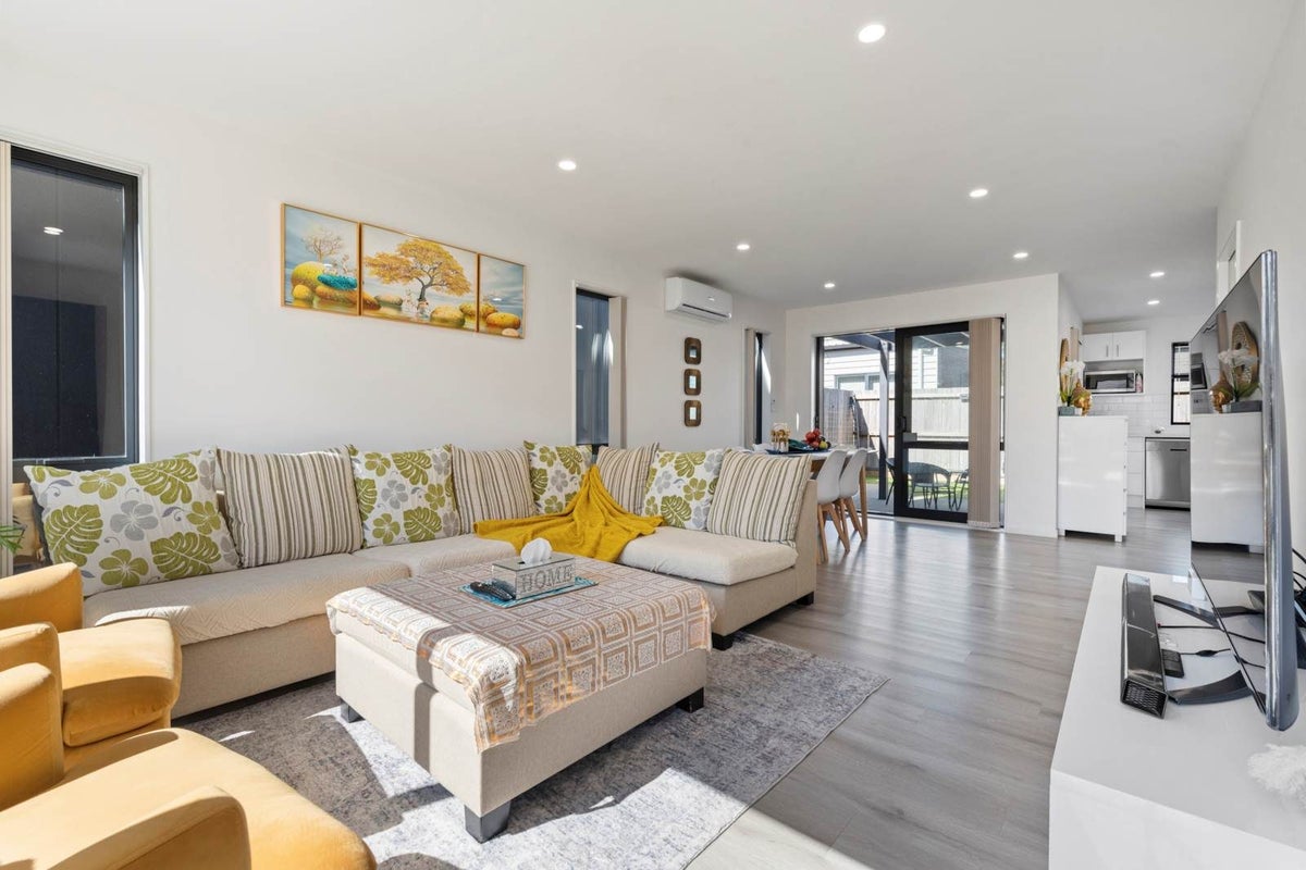 58 Black Beech Crescent, Takanini, Auckland - Carousel 2