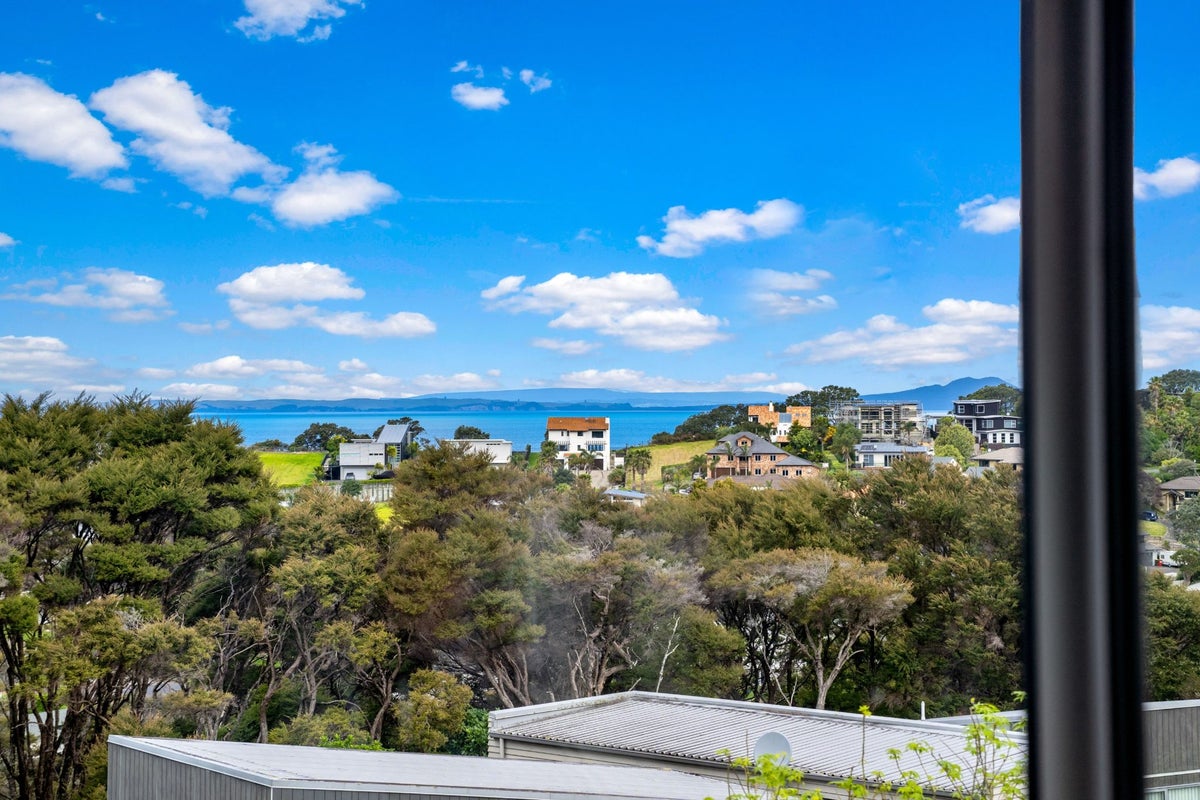 15 Montpellier Heights, Arkles Bay, Whangaparaoa - Carousel 2