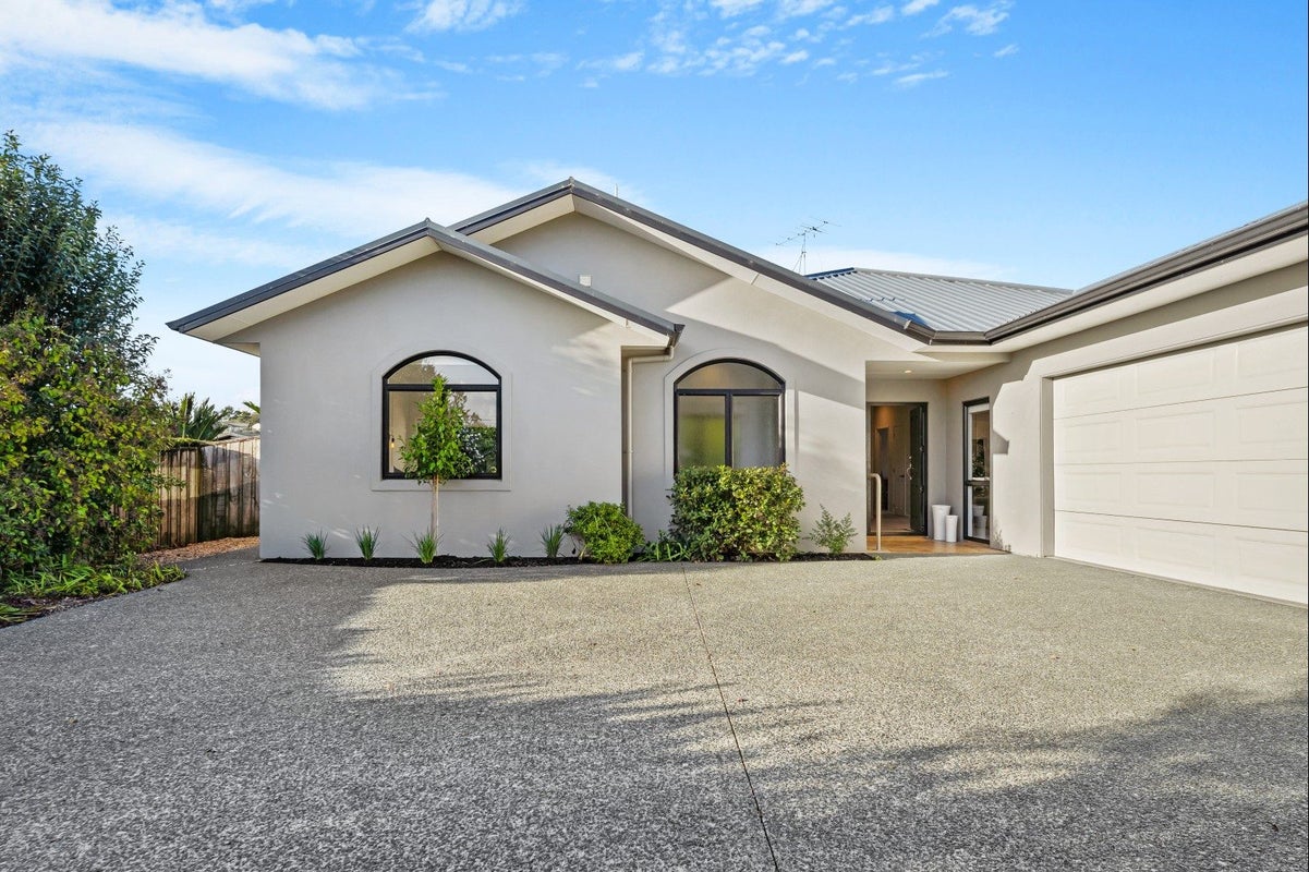16 Ashmore Crescent, Warkworth, Warkworth - Carousel 1