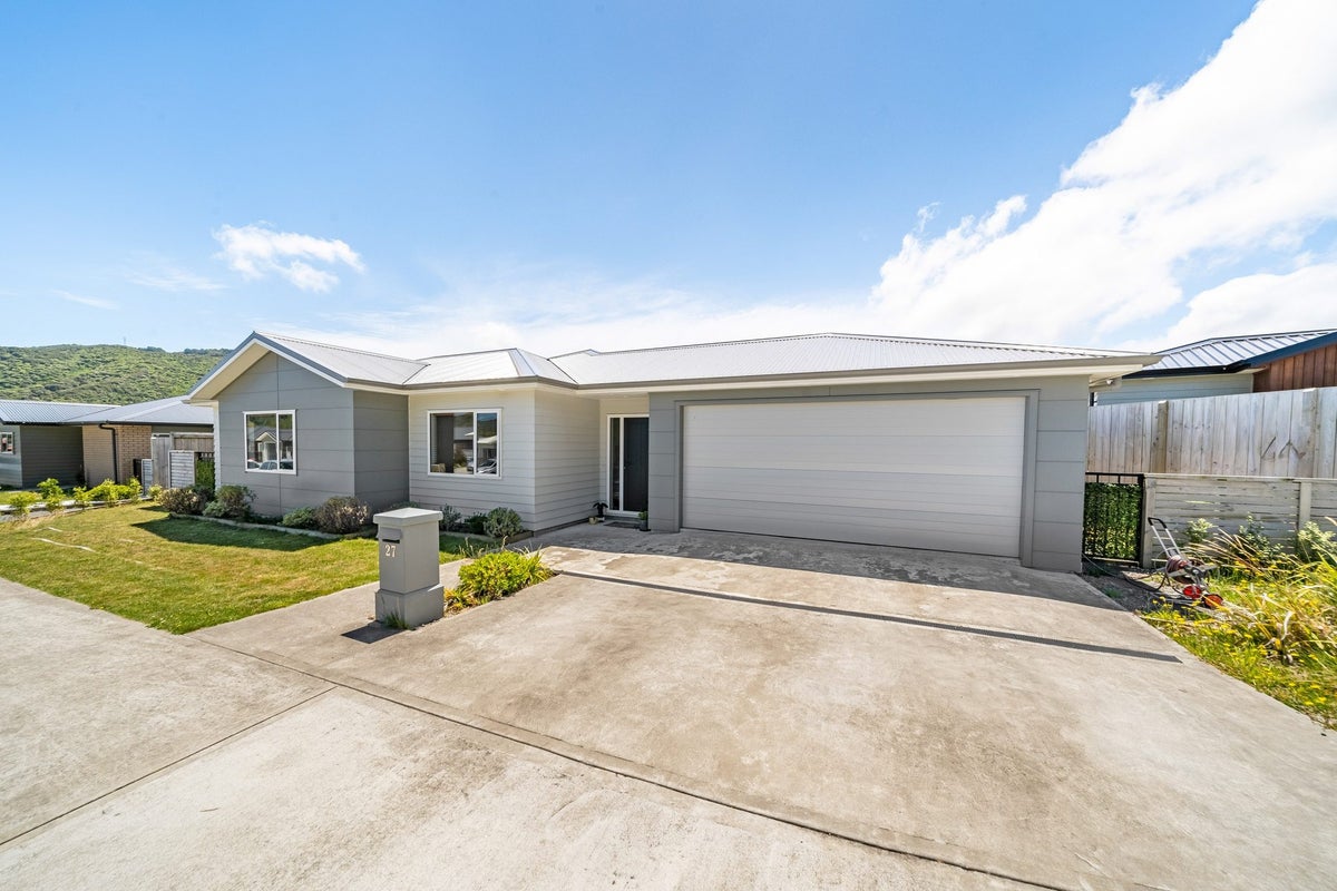 27 Brian Hughes Road, Wainuiomata, Lower Hutt - Carousel 1