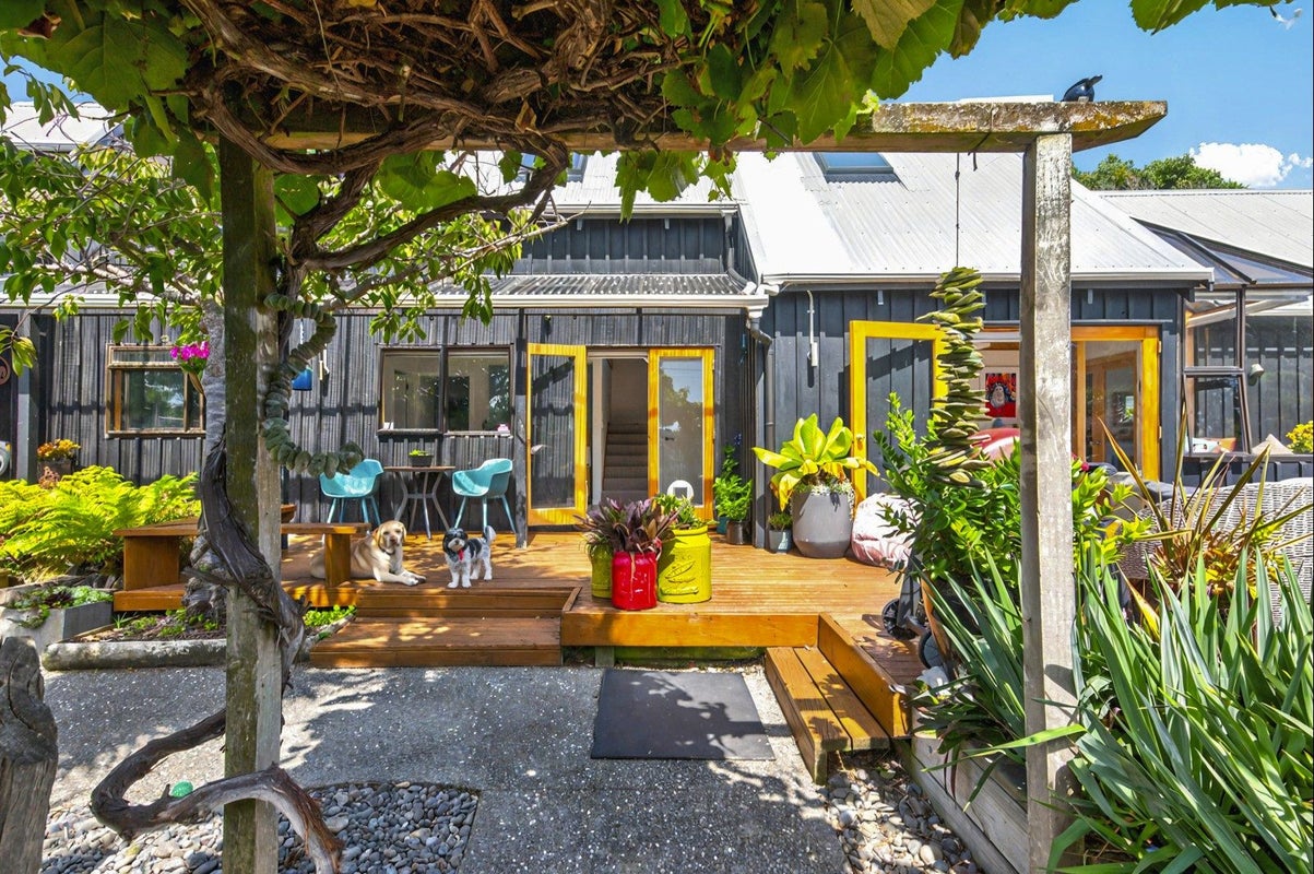 15 Whyte Street, Paraparaumu Beach, Paraparaumu - Carousel 1