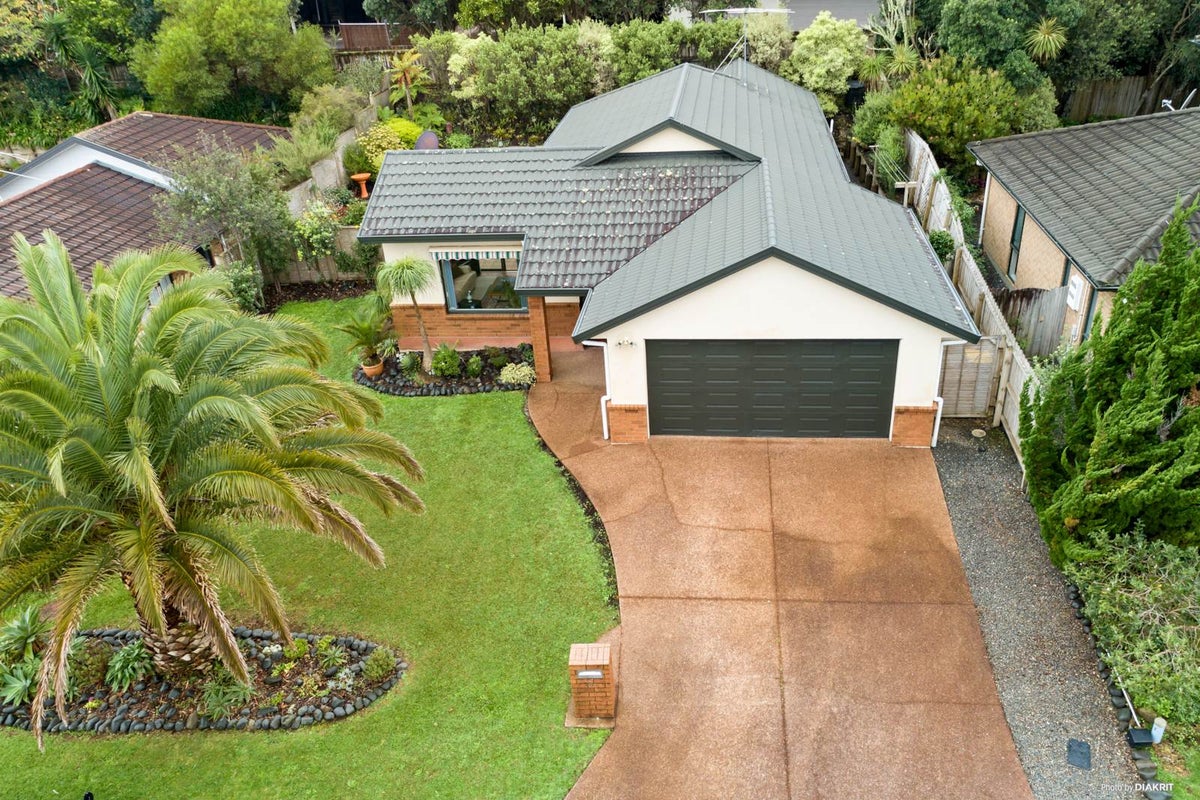 18 Sunvista Avenue, Oteha, Auckland - Carousel 1