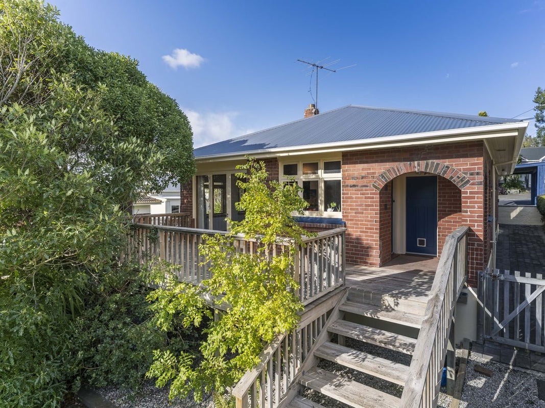 8 Galloway Street, Mornington, Dunedin - Carousel 1
