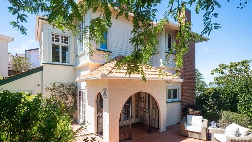 8 Cobden Road, Bluff Hill, Napier - Carousel 1