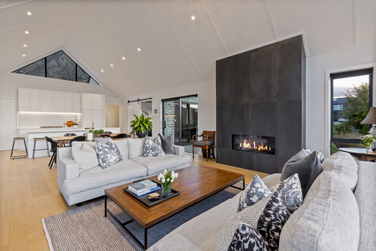 1 Chimney Lane, Jacks Point, Queenstown-Lakes, Otago - Carousel 2