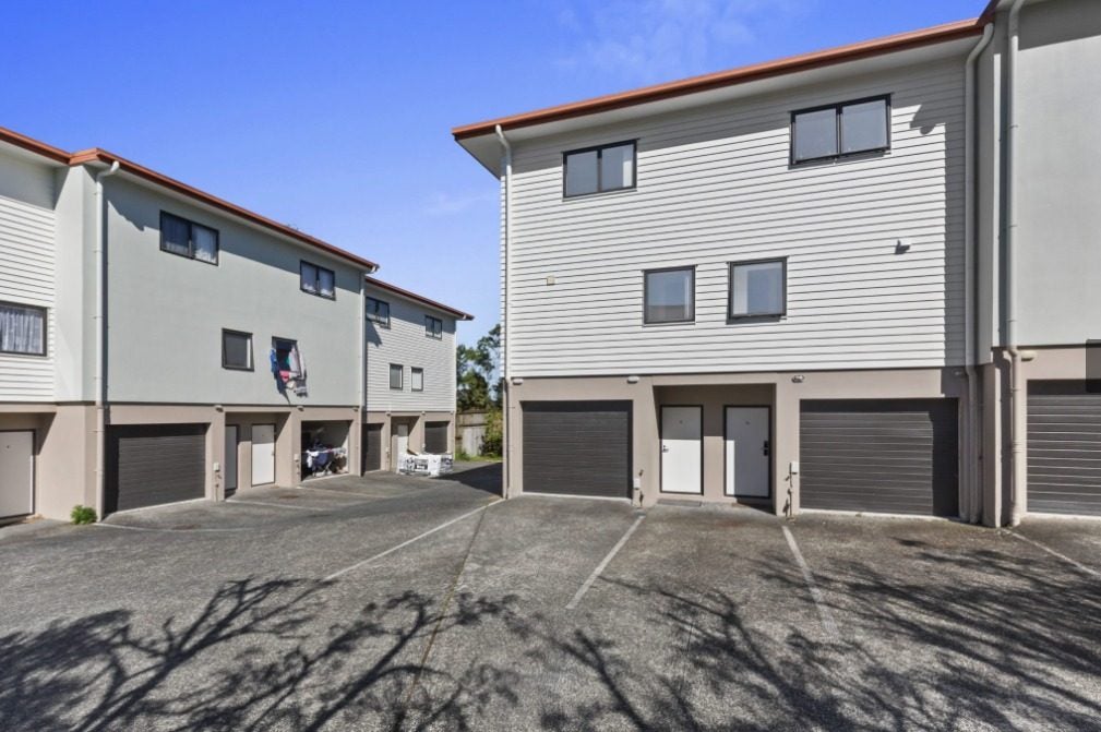11/46 Carlos Drive, Flat Bush, Auckland - Carousel 2