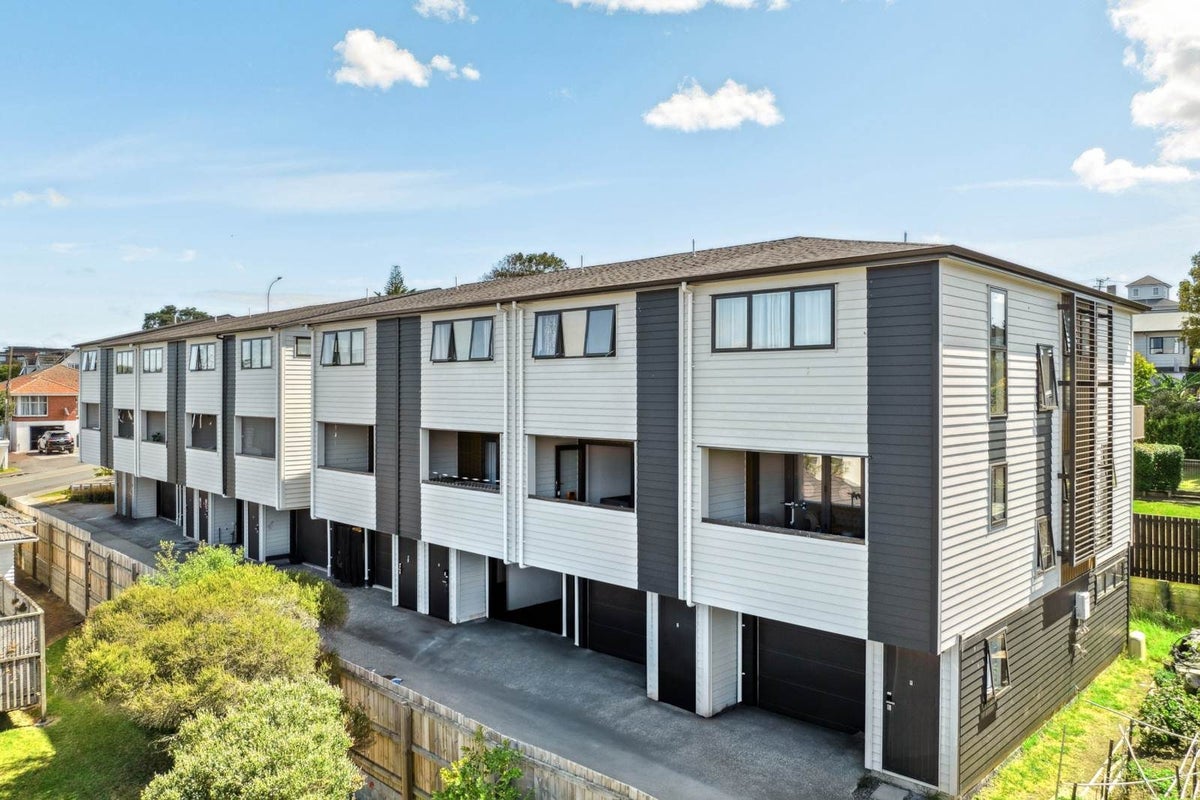 6/701 Hillsborough Road, Mount Roskill, Auckland - Carousel 1