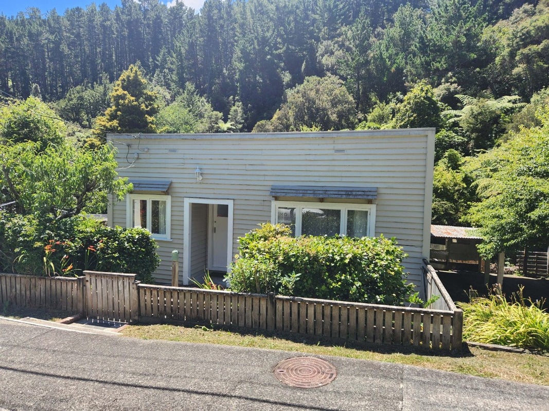 65 Elmslie Road, Pinehaven, Upper Hutt - Carousel 1
