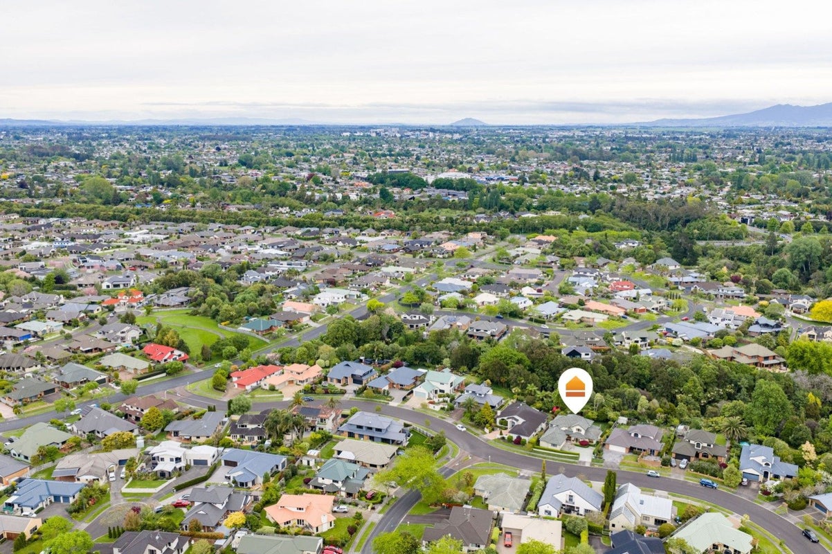 15 Keswick Crescent, Huntington, Hamilton - Carousel 36