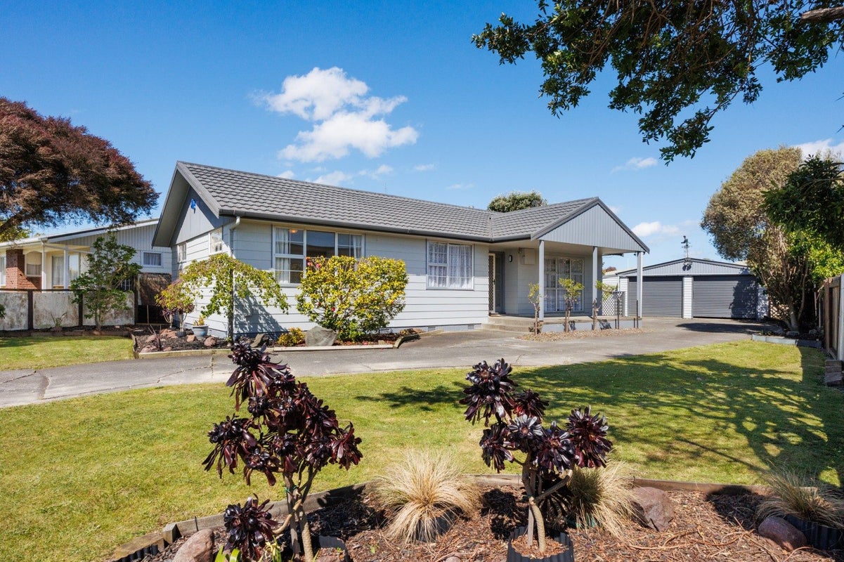 8 Paradise Place, Milson, Palmerston North, Manawatu / Whanganui - Carousel 1