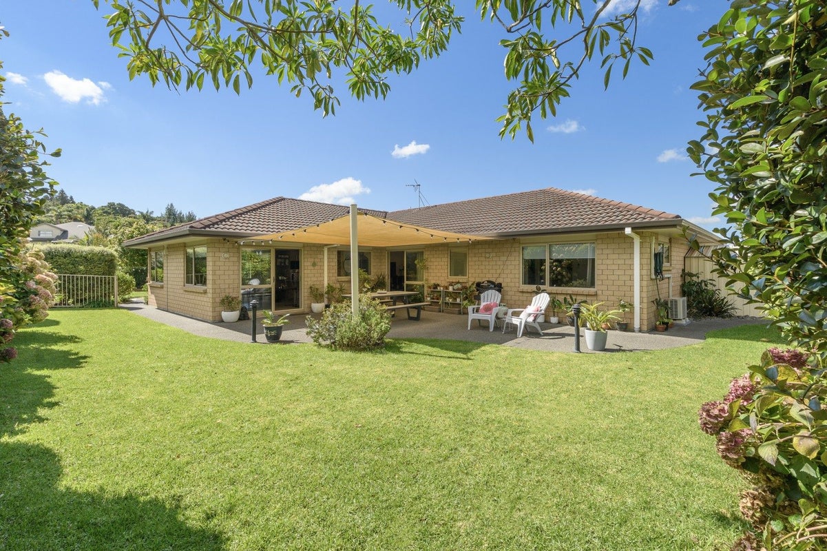 10 Emmerdale Place, Ohauiti, Tauranga - Carousel 1