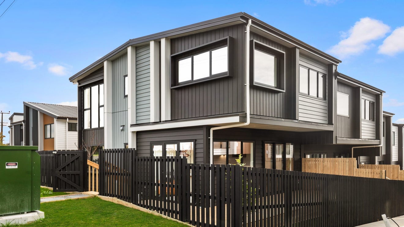 3/145 Carlisle Road, Northcross, Auckland - Carousel 1