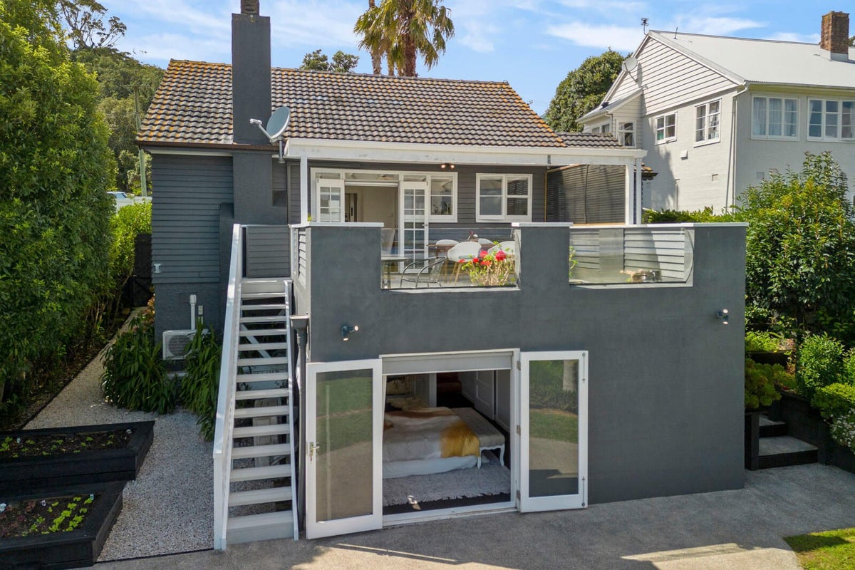42 Parau Street, Three Kings, Auckland - Carousel 2