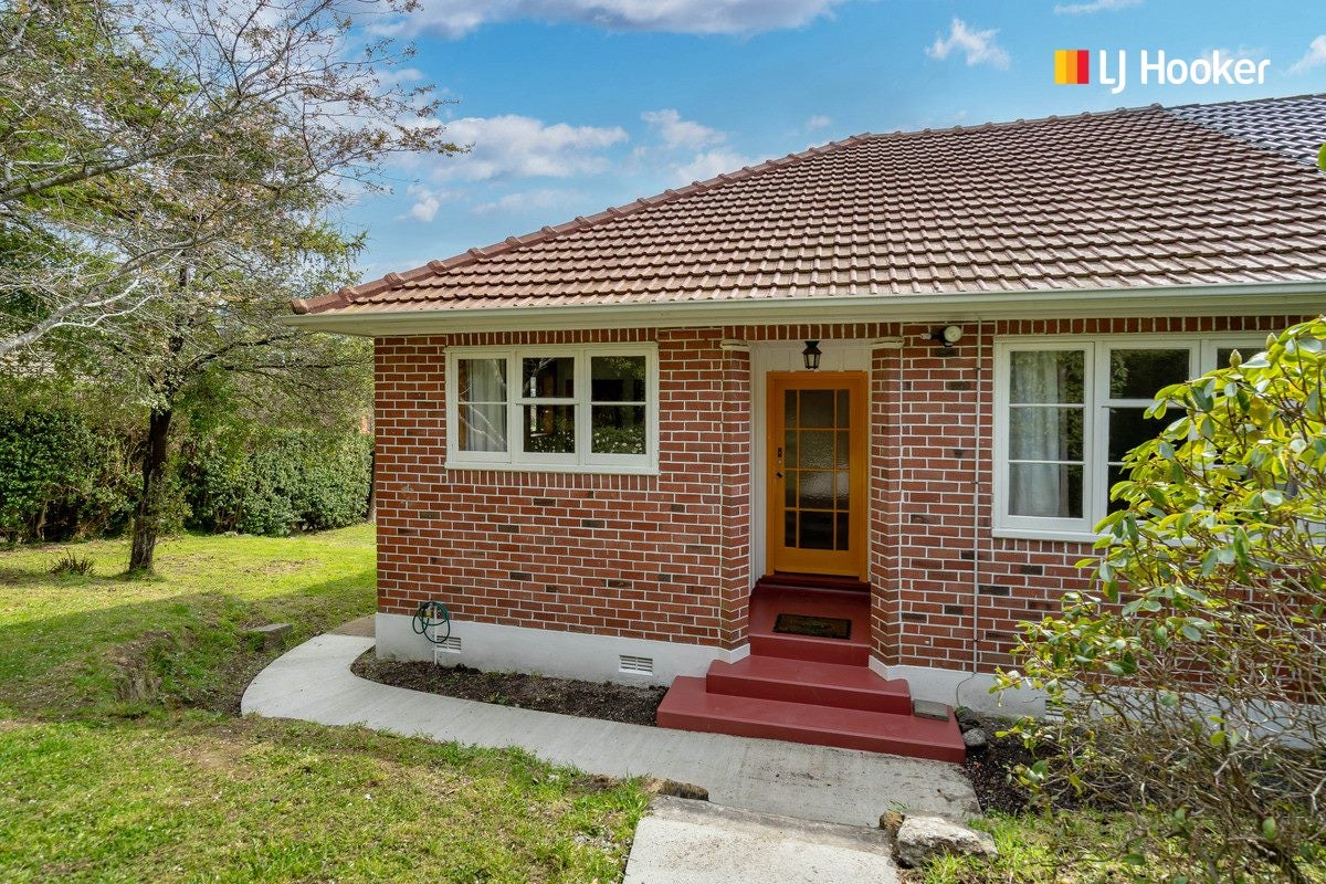 17 Forresbank Avenue, Wakari, Dunedin - Carousel 1