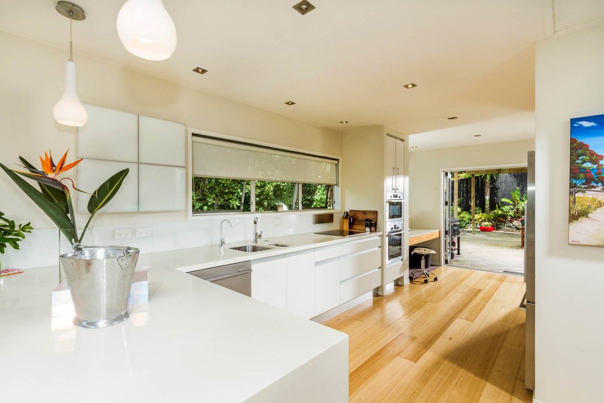 6 Surville Place, Mairangi Bay, Auckland - Carousel 1