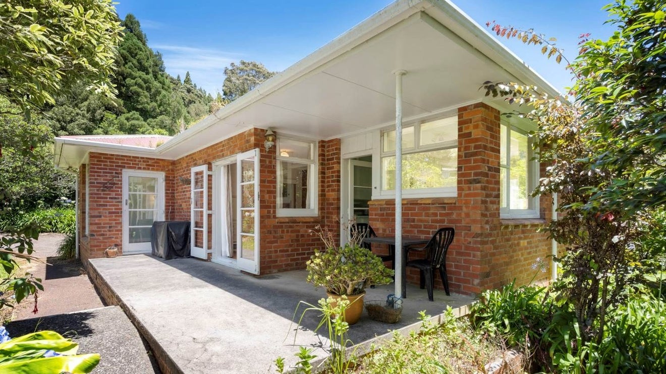 161 Scenic Drive, Titirangi, Auckland - Carousel 1