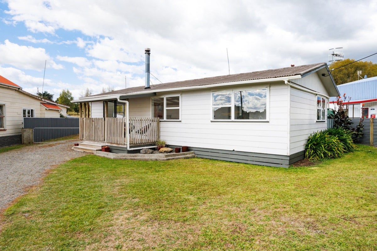 78 Willoughby Street, Halcombe, Feilding - Carousel 1