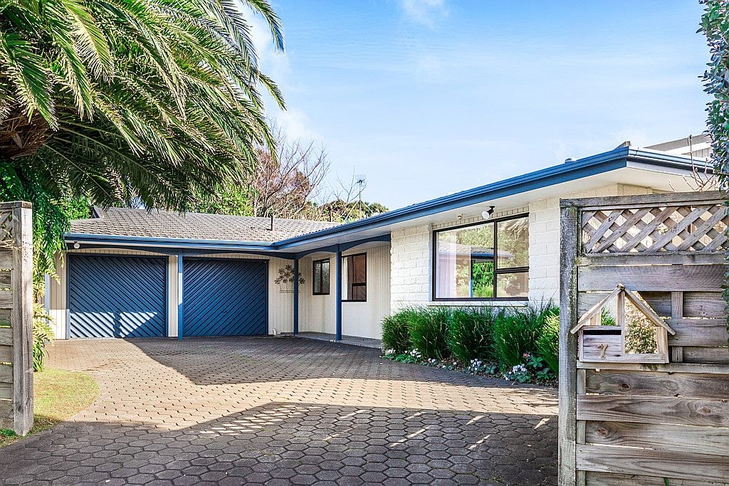 7 Observatory Close, Whitby, Porirua - Carousel 22