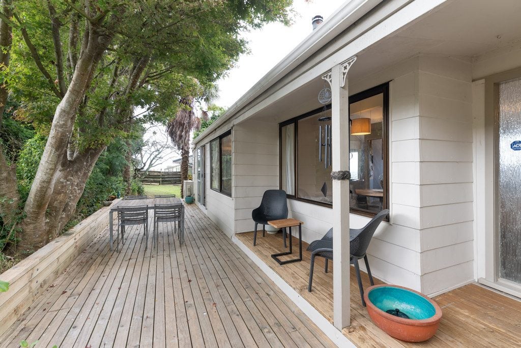 4 Cyclarama Crescent, Massey, Auckland - Carousel 2
