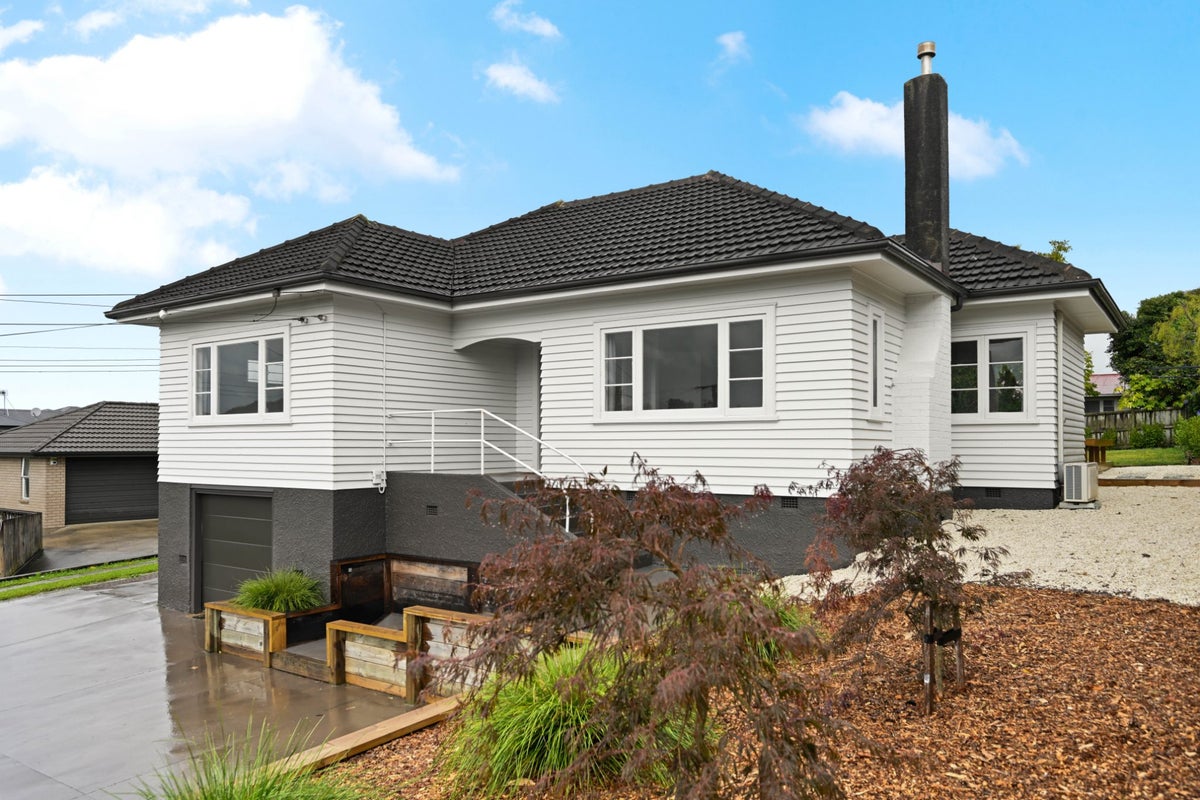 23 Carey Street, Maeroa, Hamilton - Carousel 1
