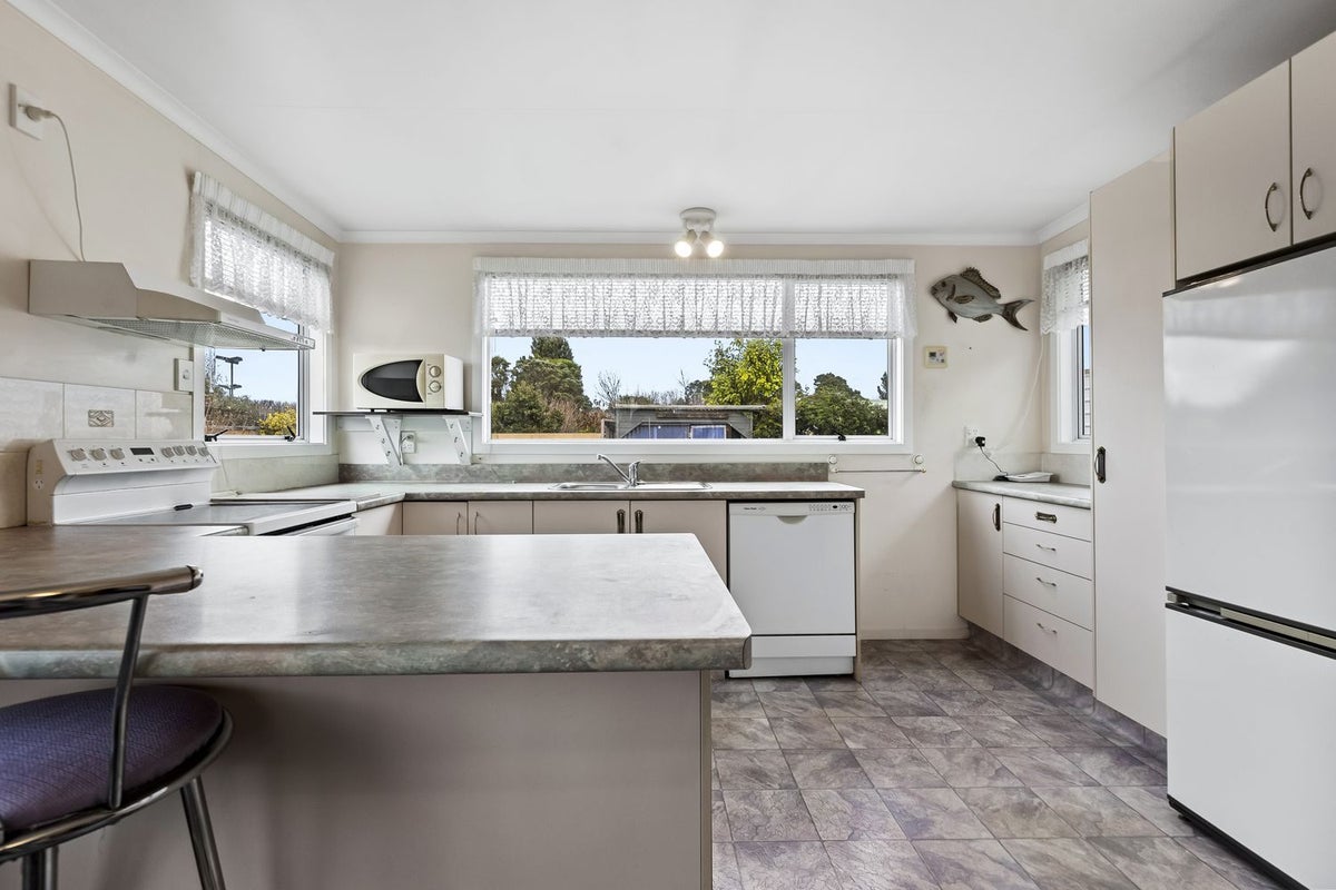 15 Walsh Road, Westown, New Plymouth - Carousel 2