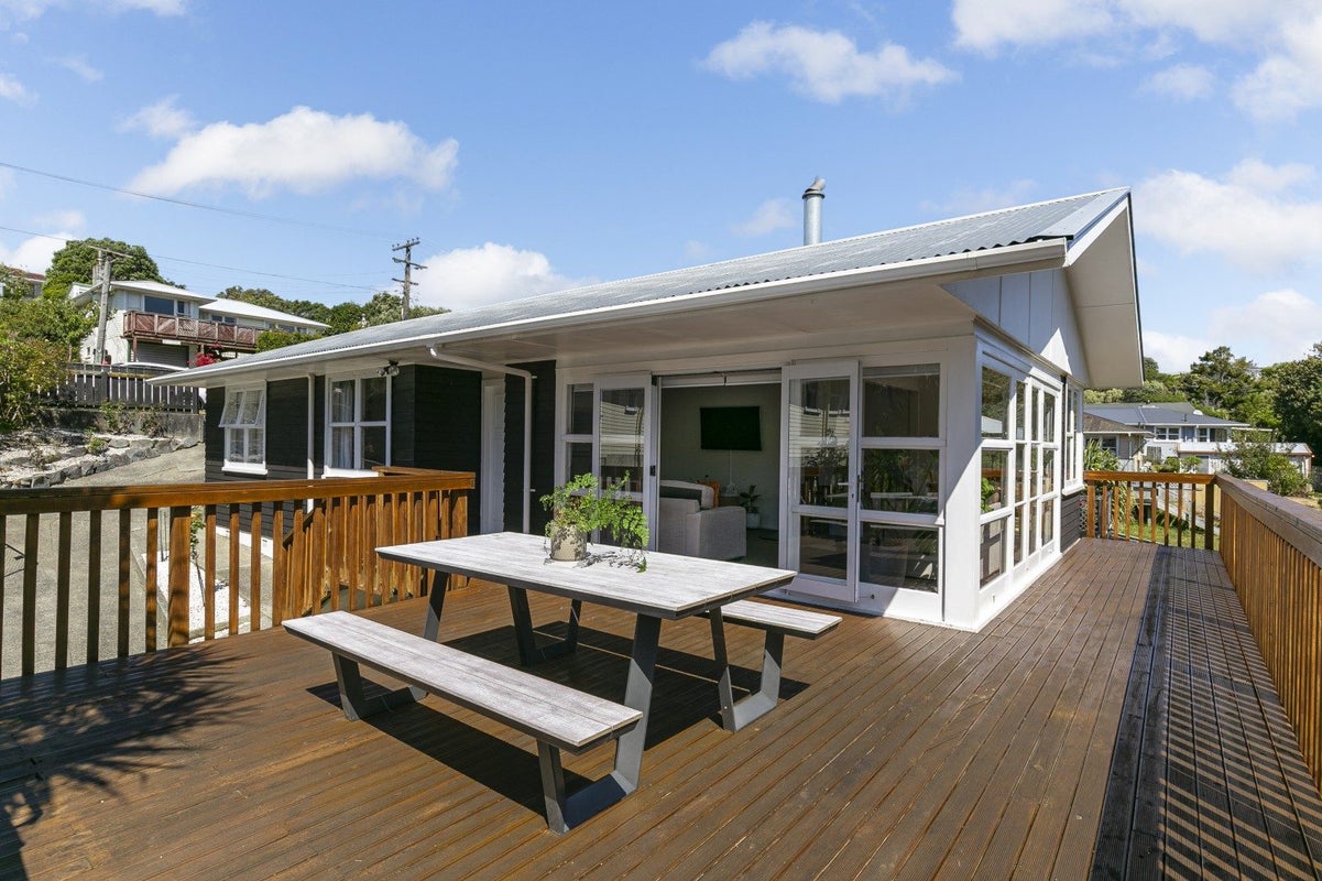 23 Lynda Avenue, Paparangi, Wellington - Carousel 2