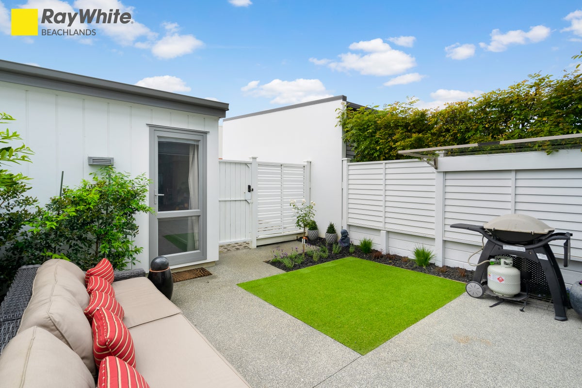 188 Seventh View Avenue, Beachlands, Auckland - Carousel 2