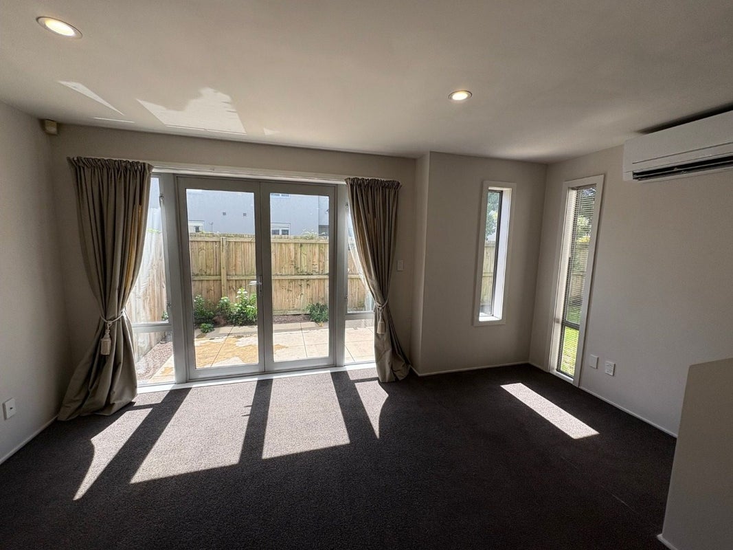17 Whiteleigh Avenue, Addington, Christchurch - Carousel 1