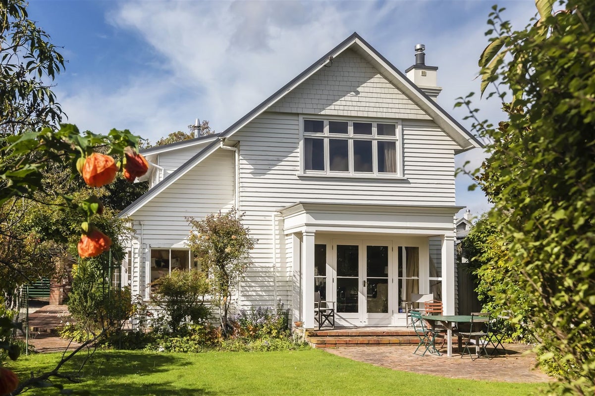 8 Waiwetu Street, Fendalton, Christchurch - Carousel 1