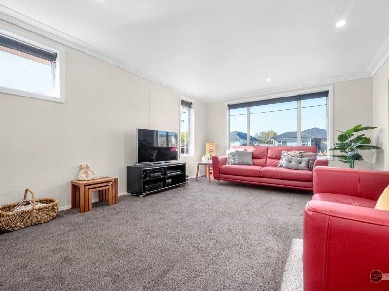 51 Golders Road, Elderslea, Upper Hutt - Carousel 2