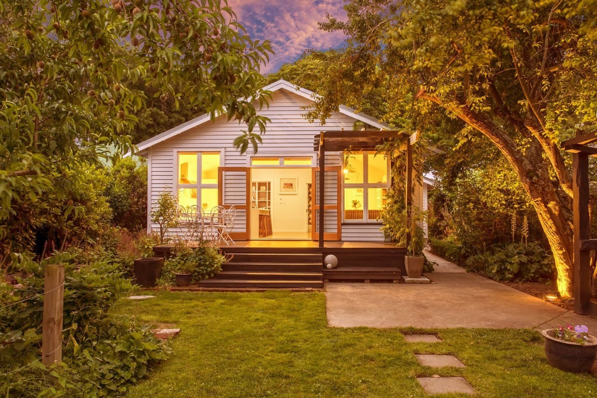 23 Massey Crescent, St Albans, Christchurch - Carousel 2