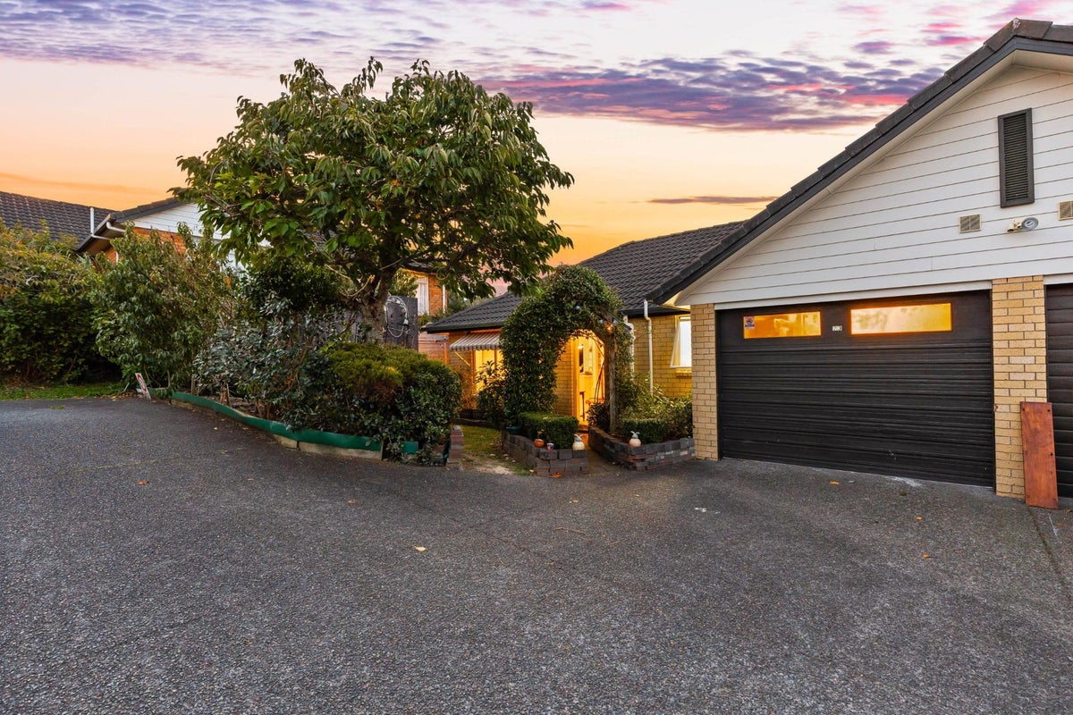 23 Regents Park Place, Westgate, Auckland - Carousel 1