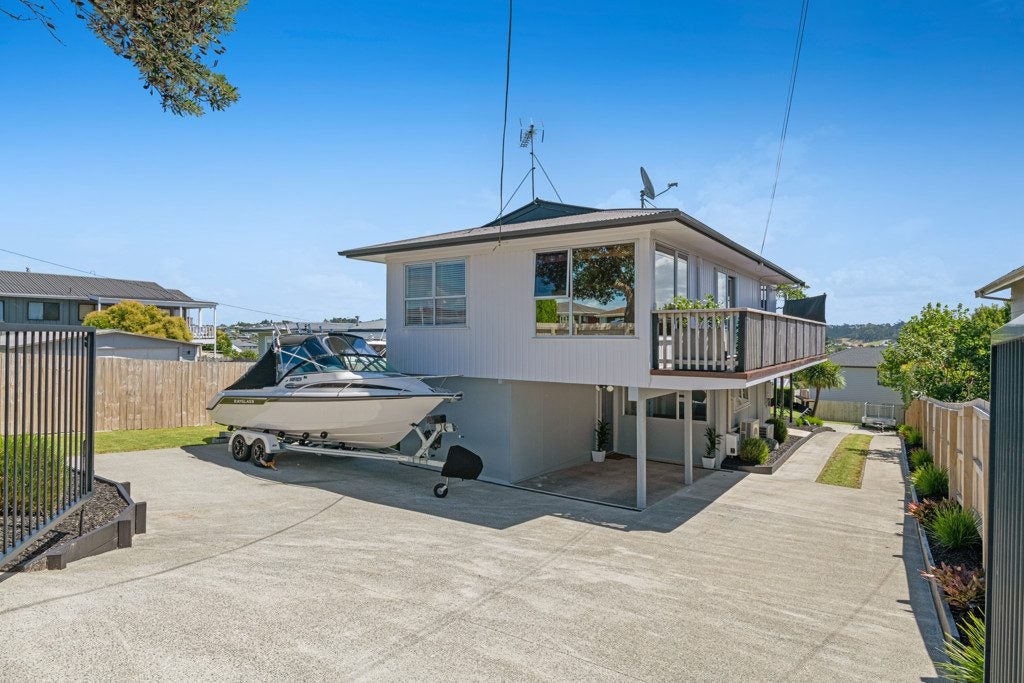 84 Stanmore Bay Road, Stanmore Bay, Whangaparaoa - Carousel 1