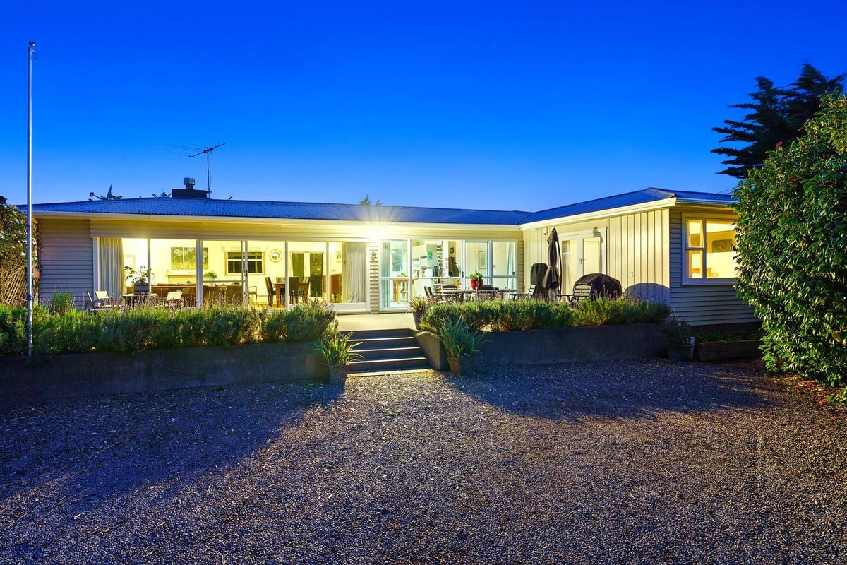 29 Hona Street, Waikanae Beach, Waikanae - Carousel 1