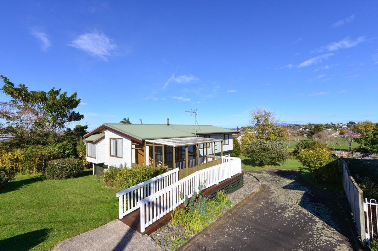 33 Waimarie Street, Nawton, Hamilton - Carousel 2