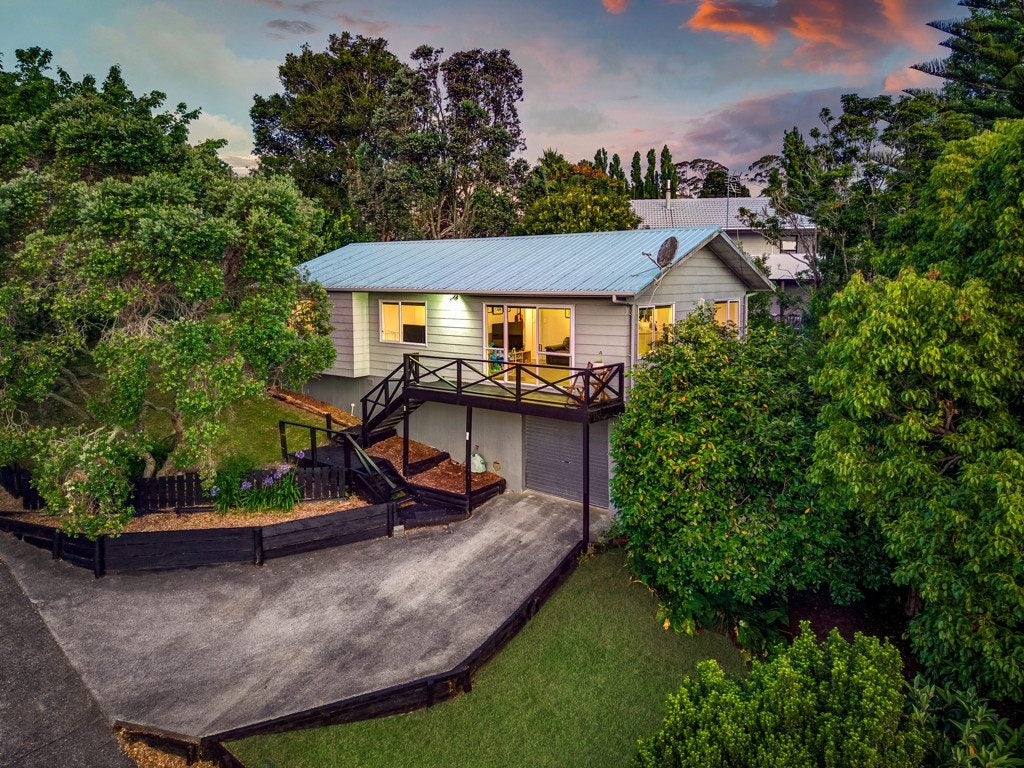 34 Sungrove Rise, Sunnyvale, Auckland - Carousel 1