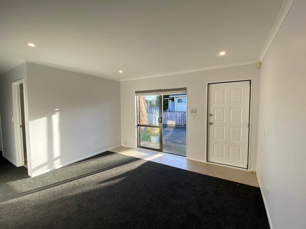 11 Kelkirk Street, Kelston, Auckland - Carousel 2