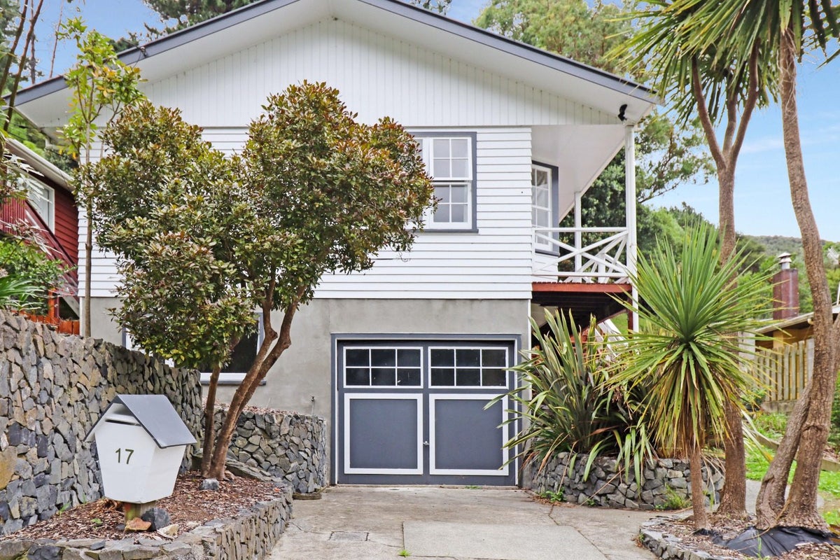 17 Holmes Grove, Naenae, Lower Hutt - Carousel 1