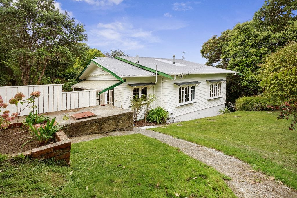 5 Coach Lane, Belmont, Lower Hutt - Carousel 1