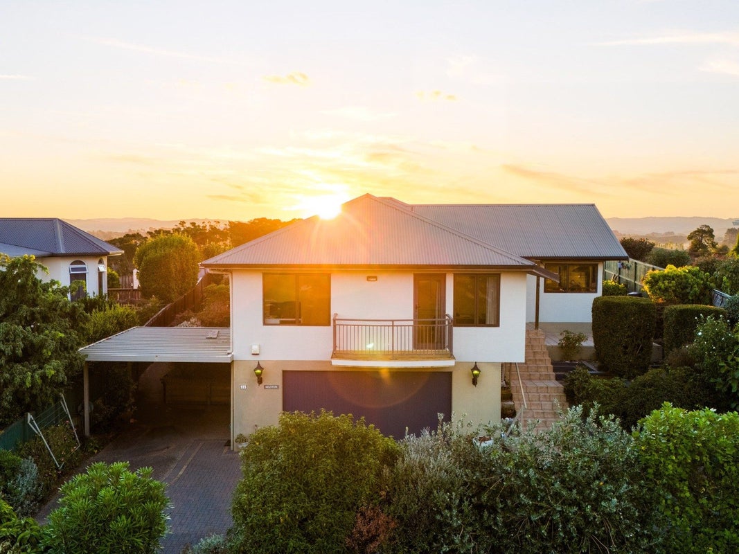 24 Highgrove Drive, Grandview Heights, Hamilton - Carousel 1