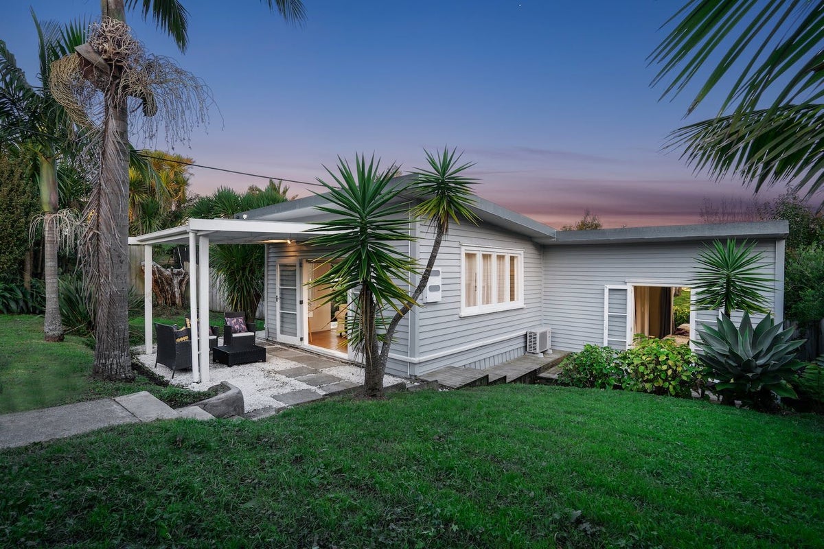 14 Atkinson Road, Titirangi, Auckland - Carousel 14