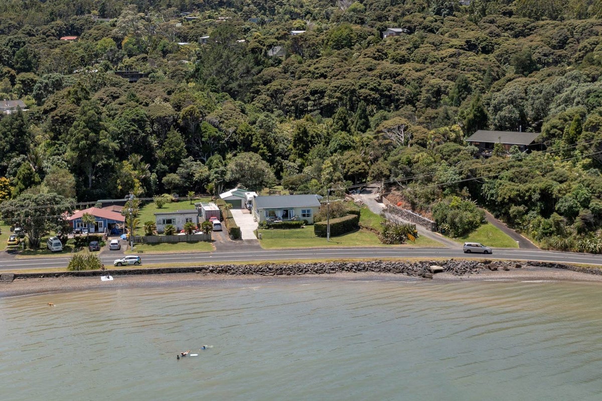 1214 Huia Road, Huia, Auckland - Carousel 1