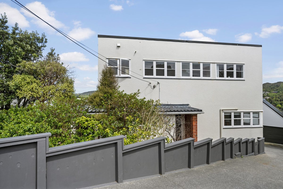 11 Himalaya Crescent, Khandallah, Wellington - Carousel 1