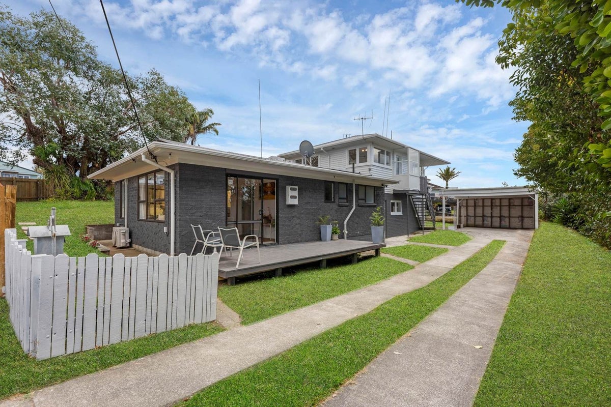 1/10 Mildmay Road, Henderson, Waitakere City, Auckland - Carousel 1